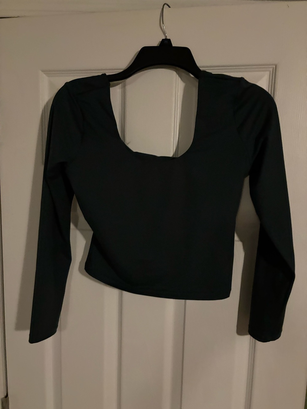 Fabletics Dark Green Long Sleeve Scoop-Back Crop Top